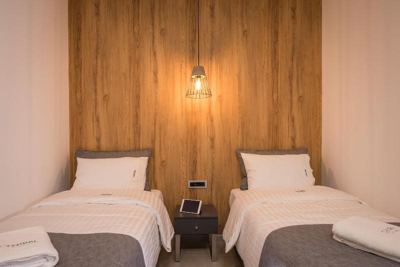 Central City Hotel Chania  Bagian luar foto