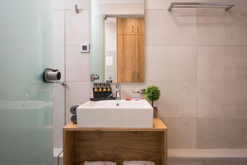Central City Hotel Chania  Bagian luar foto