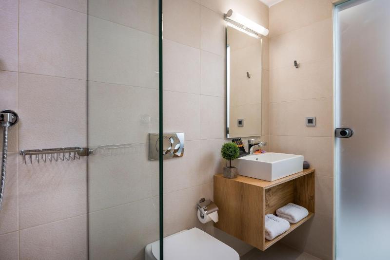 Central City Hotel Chania  Bagian luar foto